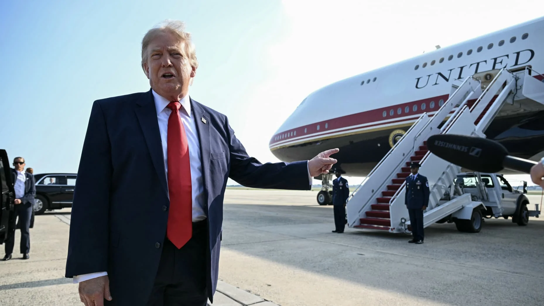 Trump 2025 disclosure: billions in revenue from outside funds